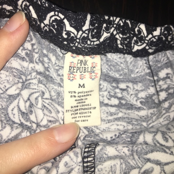 Patterned Leggings Size M - Picture 4 of 4